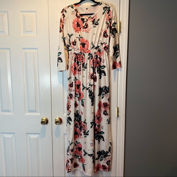 Amazon Dresses & Skirts - Super Stretchy Quarter Sleeve Floral Print Maxi Dress